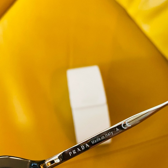 **SOLD**AUTHENTIC PRADA SUNGLASS - Picture 3 of 4